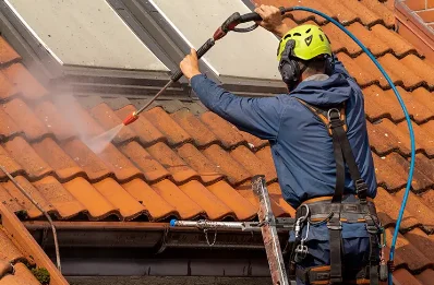 Démoussage et hydrofuge de toiture à Briec